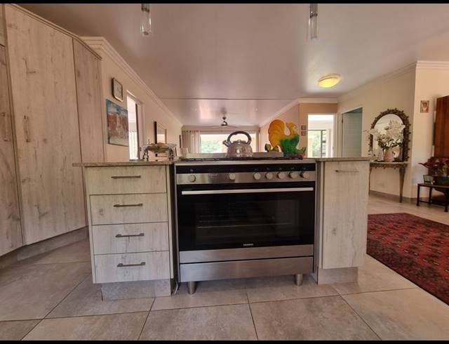 2 BEDROOM HOUSE FOR SALE IN HERSHAM